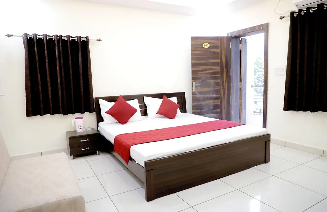 Hotel Jag Laxmi Palace Prime Location Main Road Near Mahakal Temple And Railway Station-1