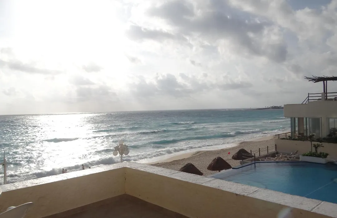 Cancun Plaza Condos-1