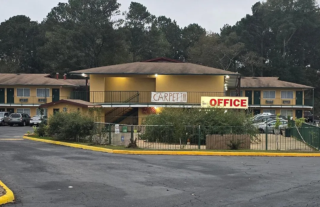 Carpet Inn-1