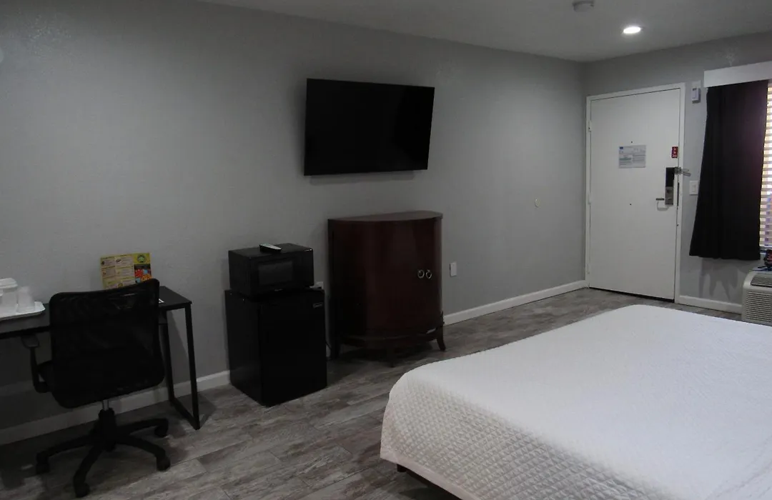 Capri Suites Anaheim-1