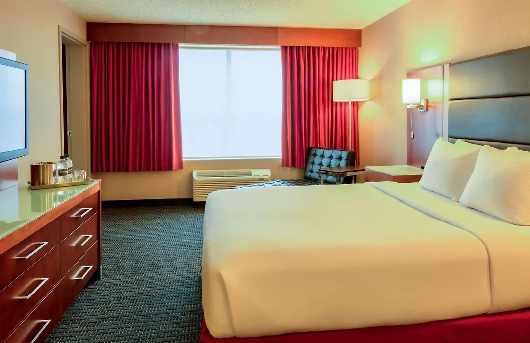 Radisson Hotel & Suites Fort Mcmurray-1