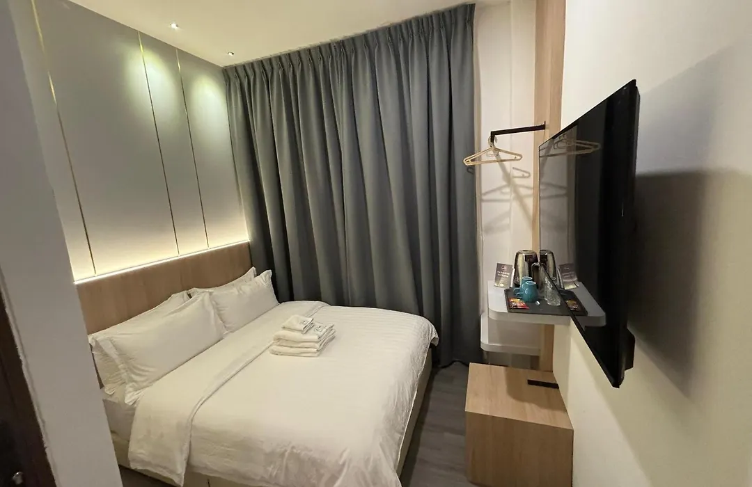 Red'S Hotel-1
