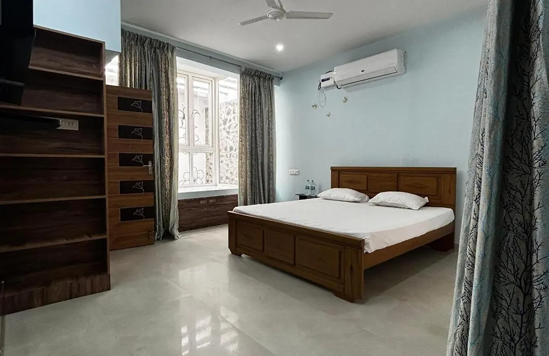 Ezhilagam Stays-1