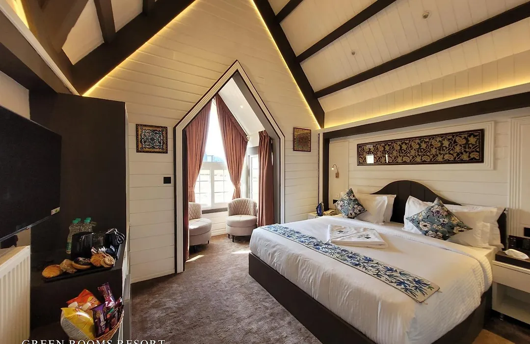 Green Rooms Resort-1
