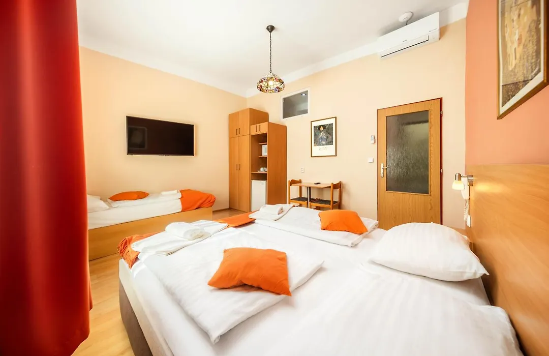 Hotel Golden City Garni-1