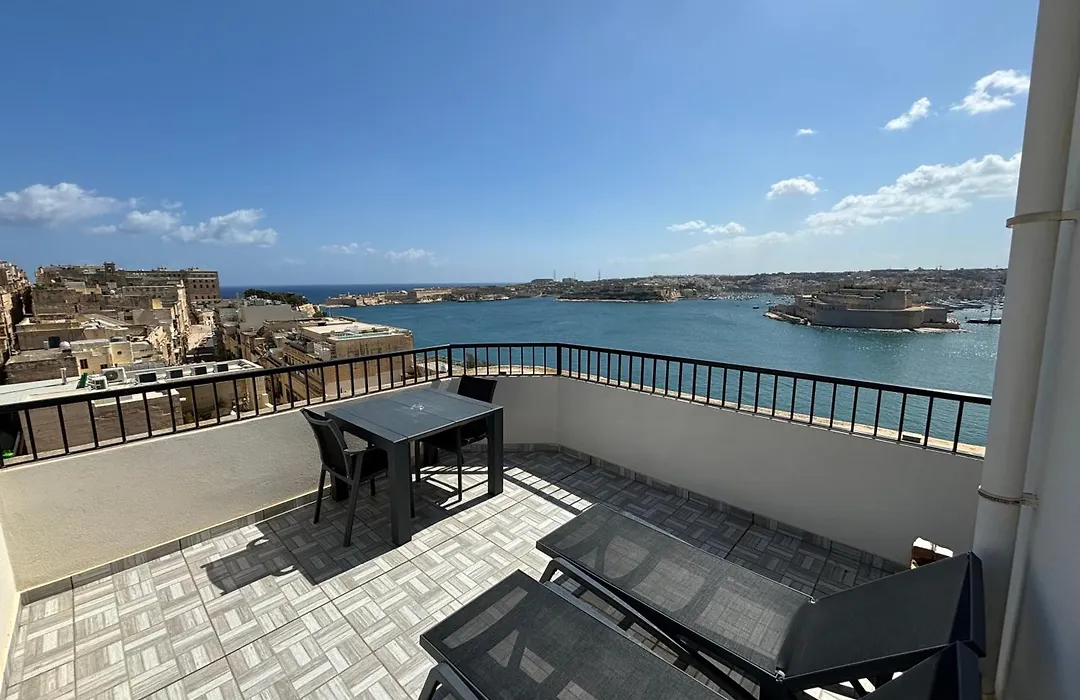 Grand Harbour Hotel-1