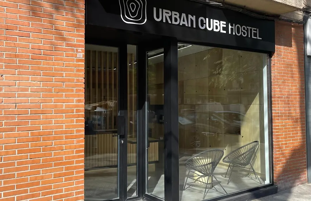 Urban Cube Hostel Sevilla-1