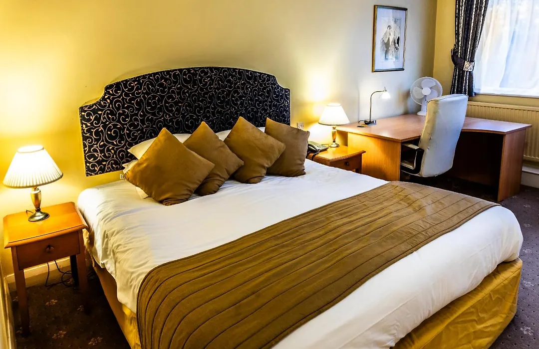 Tiverton Hotel Lounge & Venue-1