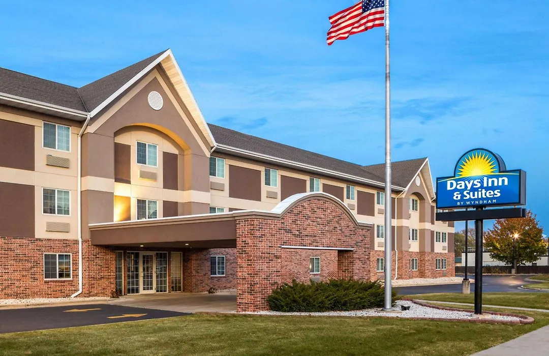 Days Inn & Suites By Wyndham Green Bay Wi-1