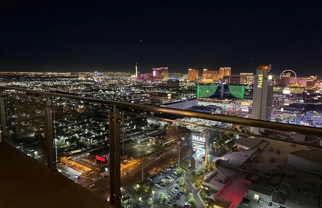 Ava Suite 37Th Flr Strip View Balcony Palms Place-1