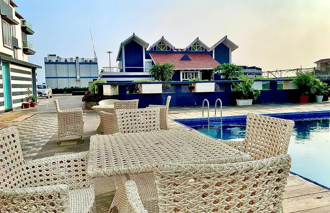 Gr Palace, In Front Of Sea-Beach With Breakfast, Swimming-Pool, Fully Air-Conditioned, Hotel With Parking Availability-1