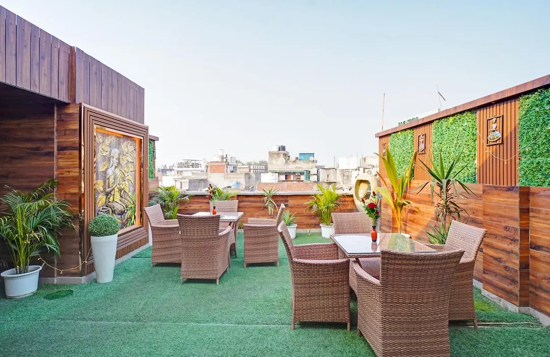 Hotel Gold Palace - 03 Mins Walk From New Delhi Railway Station-1