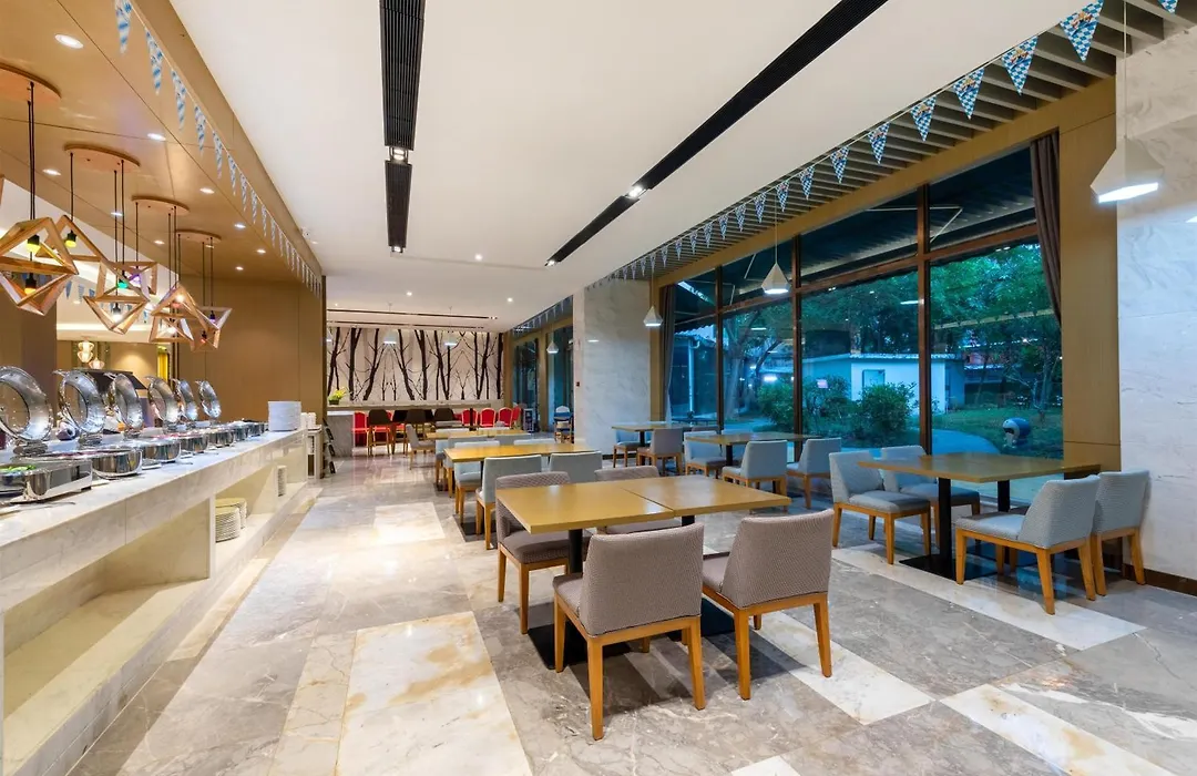 City Holiday Hotel Guangzhou Baiyun Airport-Free Shuttles During The 140Th Canton Fair-1