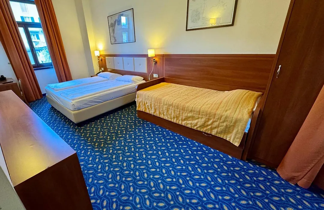 Hotel Benaco-1