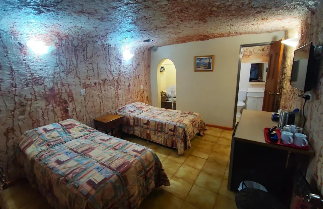 Radeka Downunder Underground Motel-1