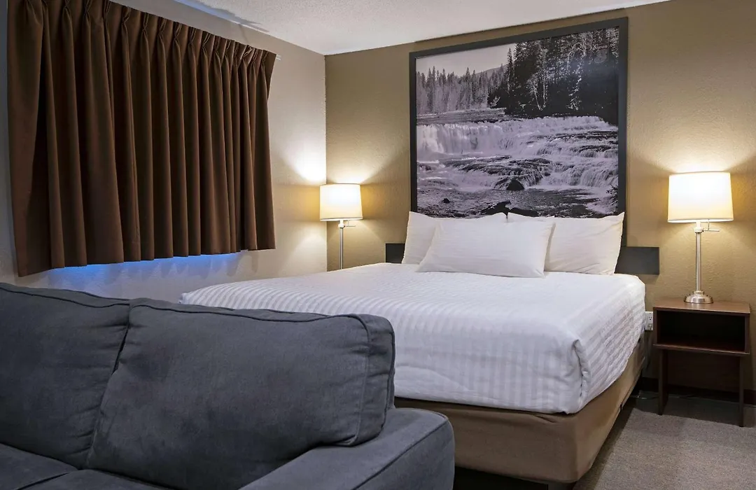 Super 8 By Wyndham Kamloops On The Hill-1