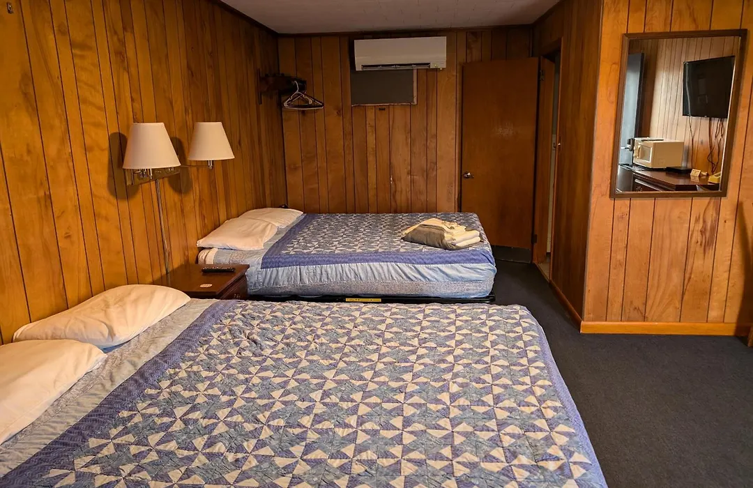 Russell'S Motel-1