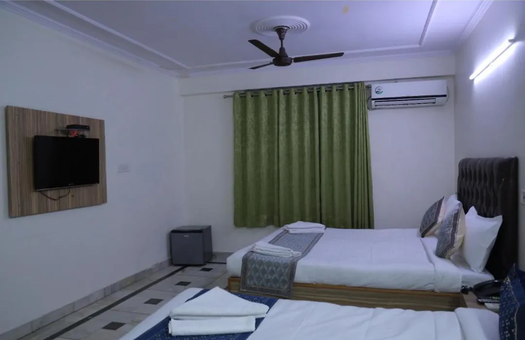 Hotel Star Palace - Near Karol Bagh Metro-1