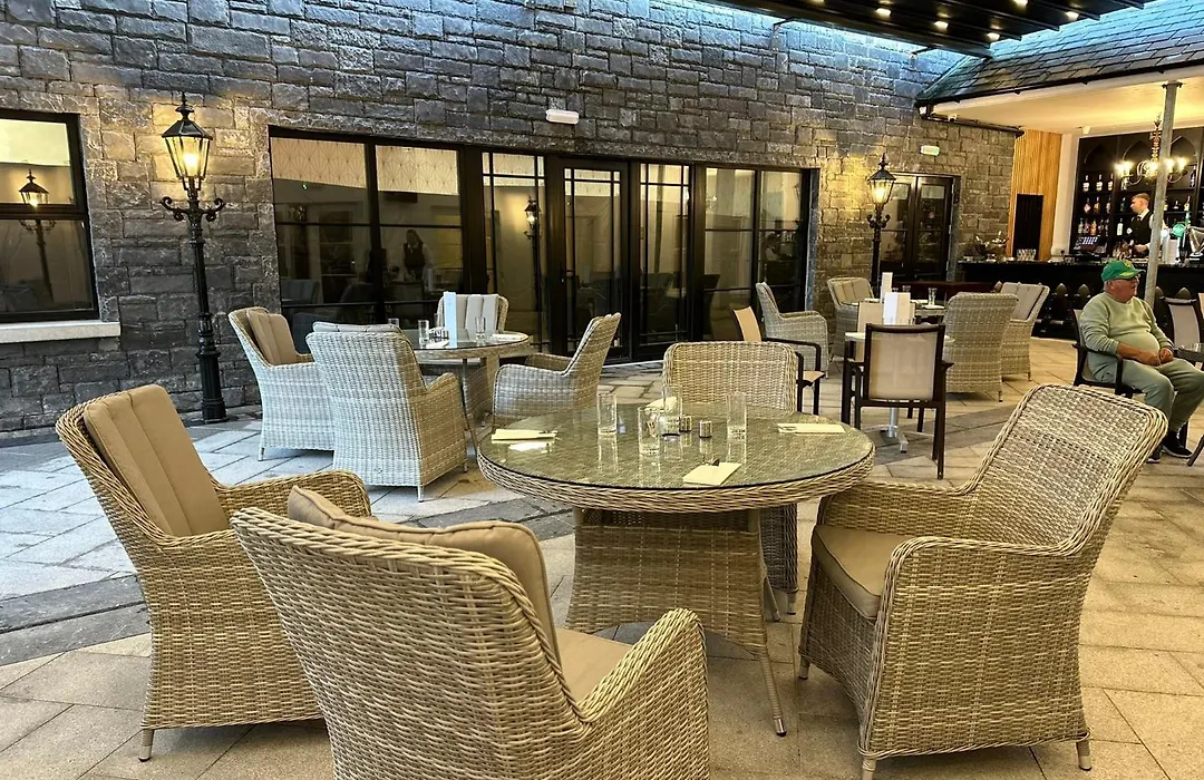Sweeney'S Hotel 2020 Limited-1