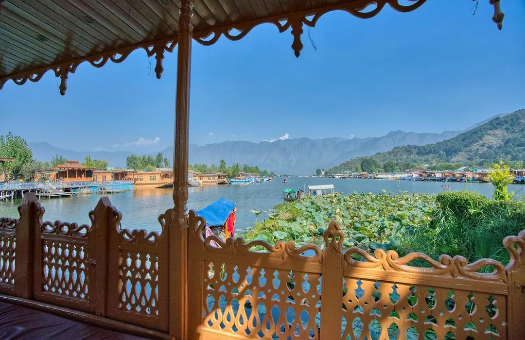 Best View Group Of Houseboats-1