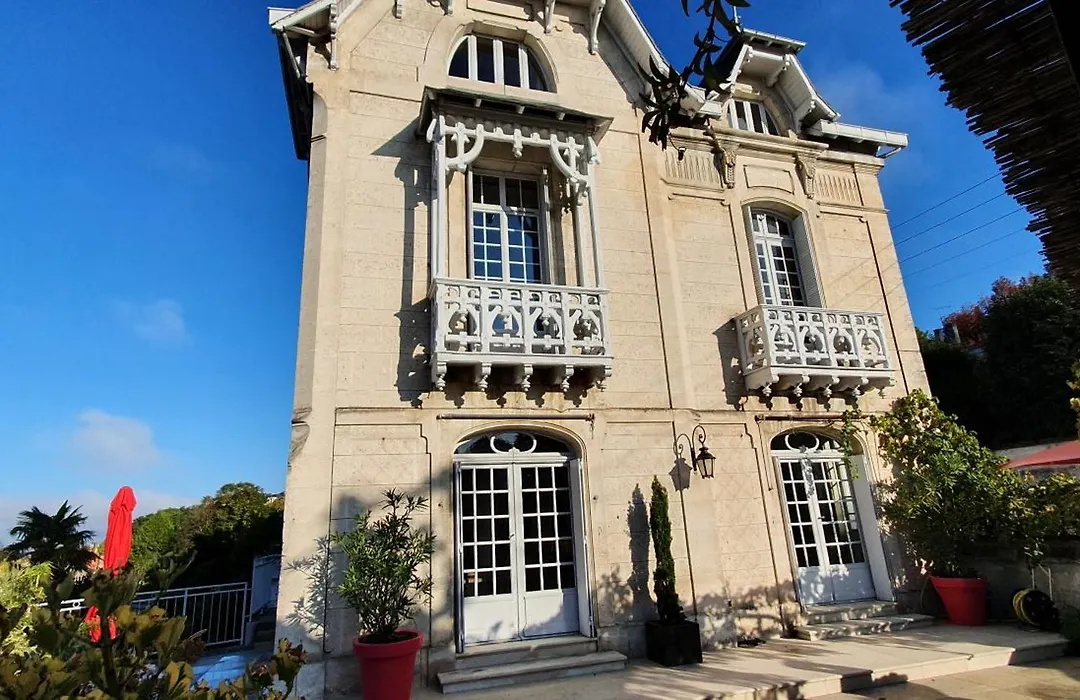 Villa Art Nouveau-1