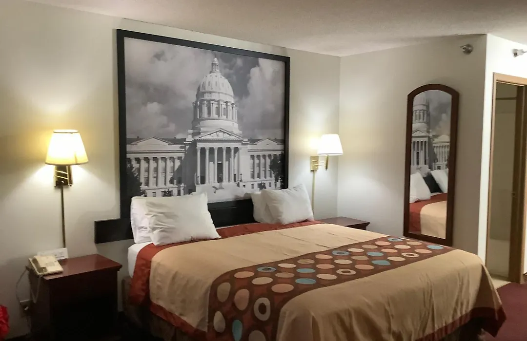 Super 8 By Wyndham Riverside/Kansas City-1