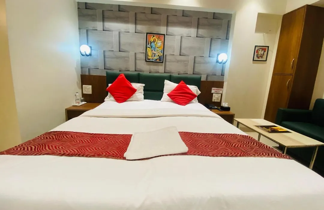 Hotel Vashi Inn-1
