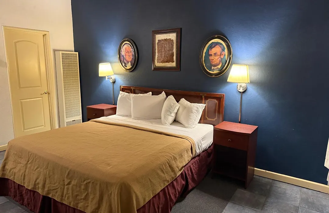 Cinderella Motel-1