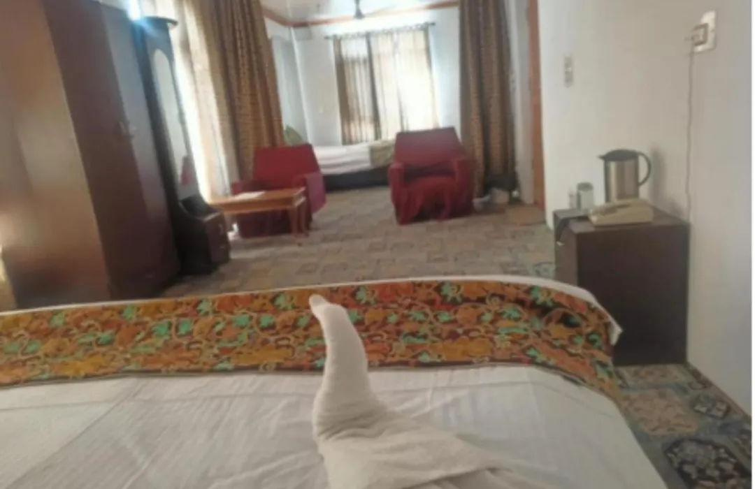 Hotel Shafaaf Plaza, Shalimar Garden Srinagar-1