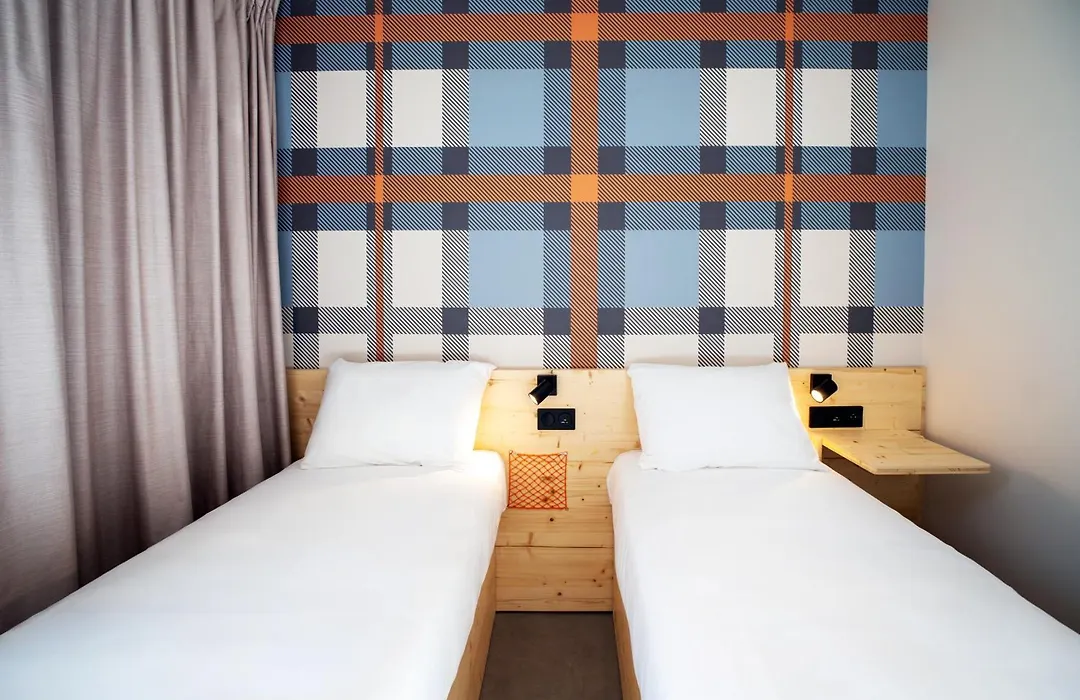 Easyhotel Marseille Euromed-1