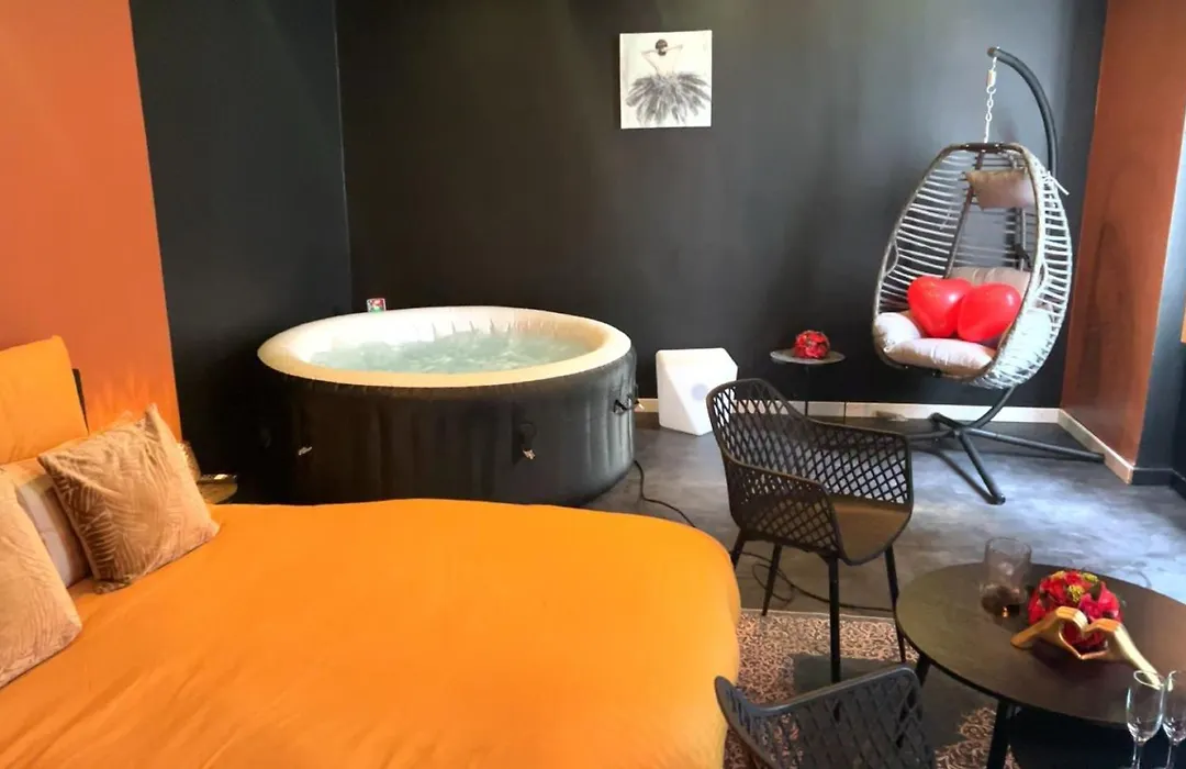 Love Room-1