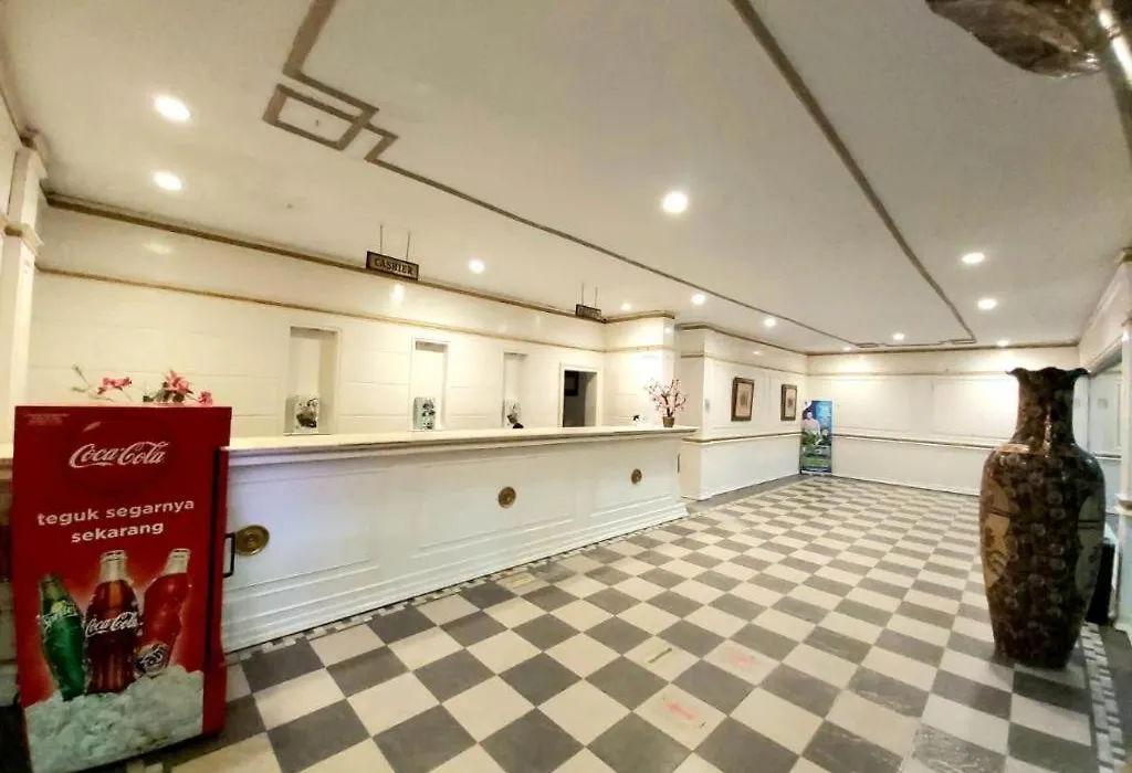 Holiday Hotel-1