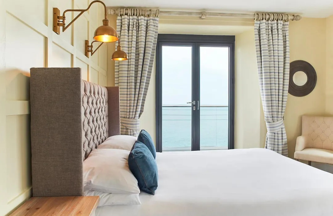 Outlaw'S Guest House-1