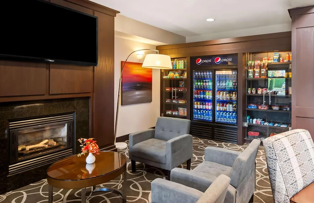 Best Western Plus Pitt Meadows Inn & Suites-1