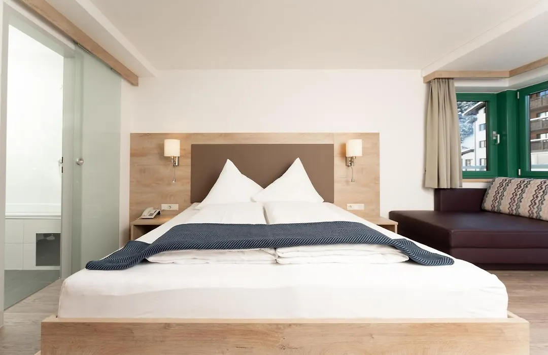 Hotel Garni Kristall-1