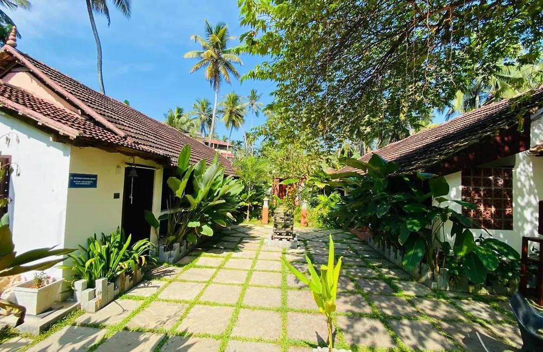 Hotel Holiday Home-1