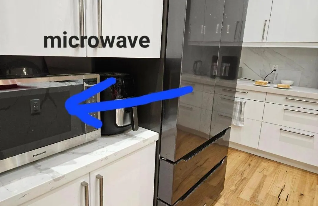 Comfortable Room In Toronto Next To Yorkdale Mall-1