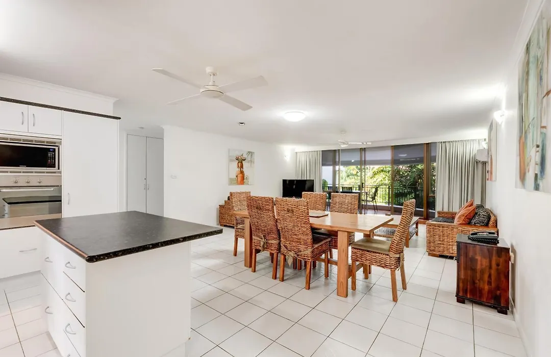 Roydon Beachfront Apartments-1