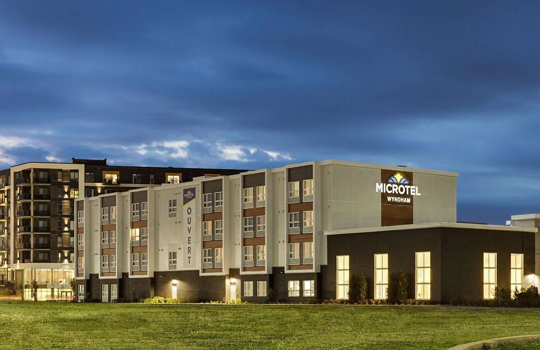 Microtel Inn & Suites By Wyndham Boisbriand-1