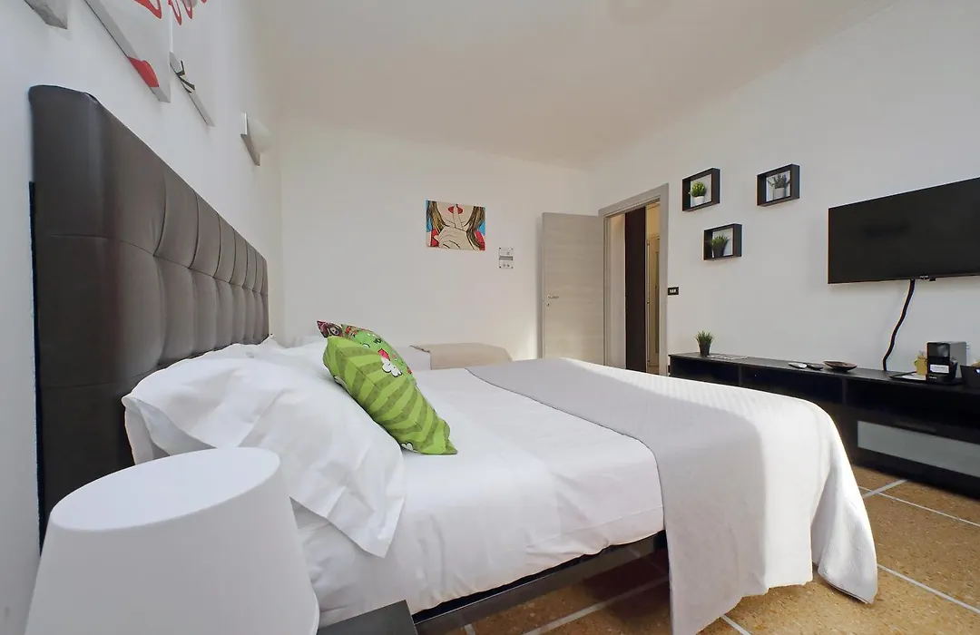 The Colours Rooms Guest House-1
