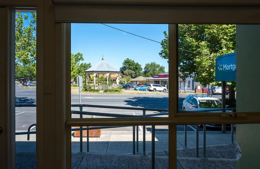 American Hotel Creswick-1