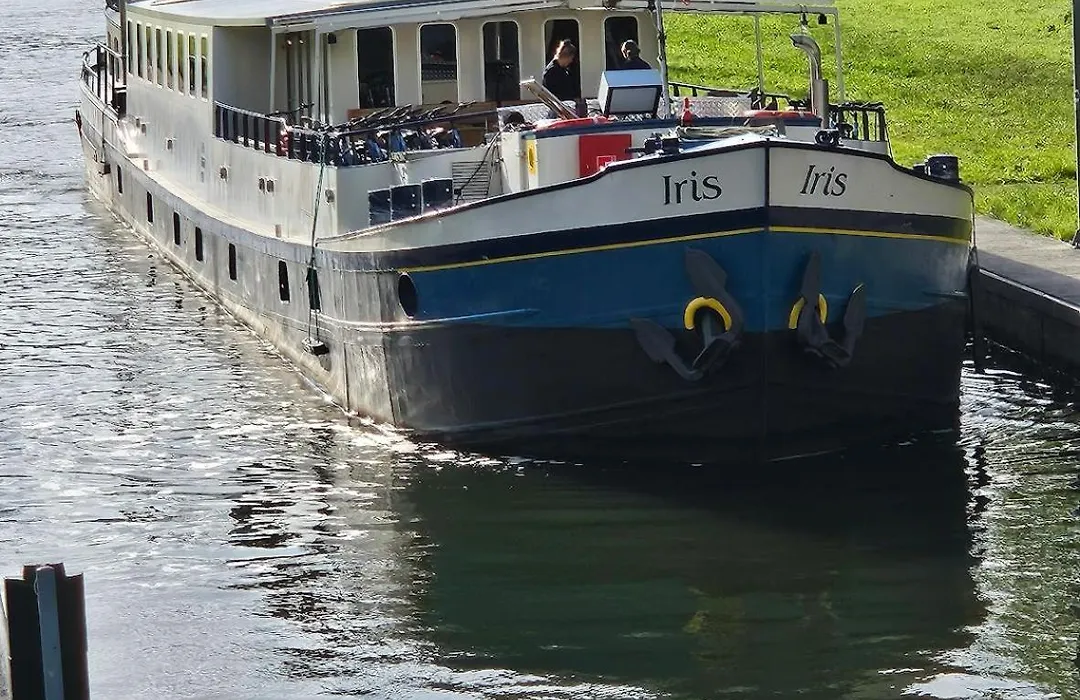 Hotelboat Iris Groningen-1