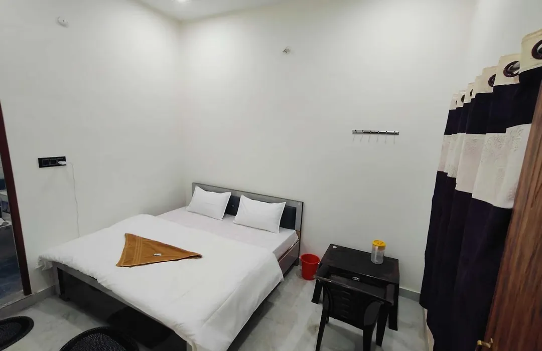 Hotel O By Oyo Avantika Palace-1