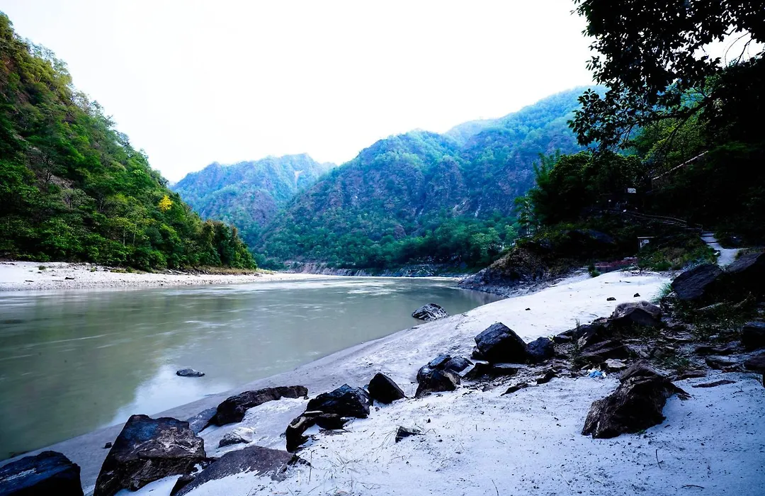 Raaviera By The Ganges-1