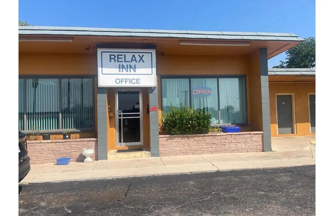 Relax Inn By Oyo Clinton-1
