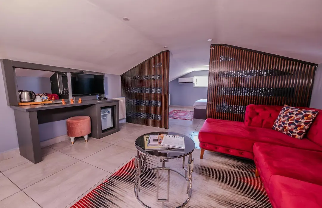 Ruby Hotel-1