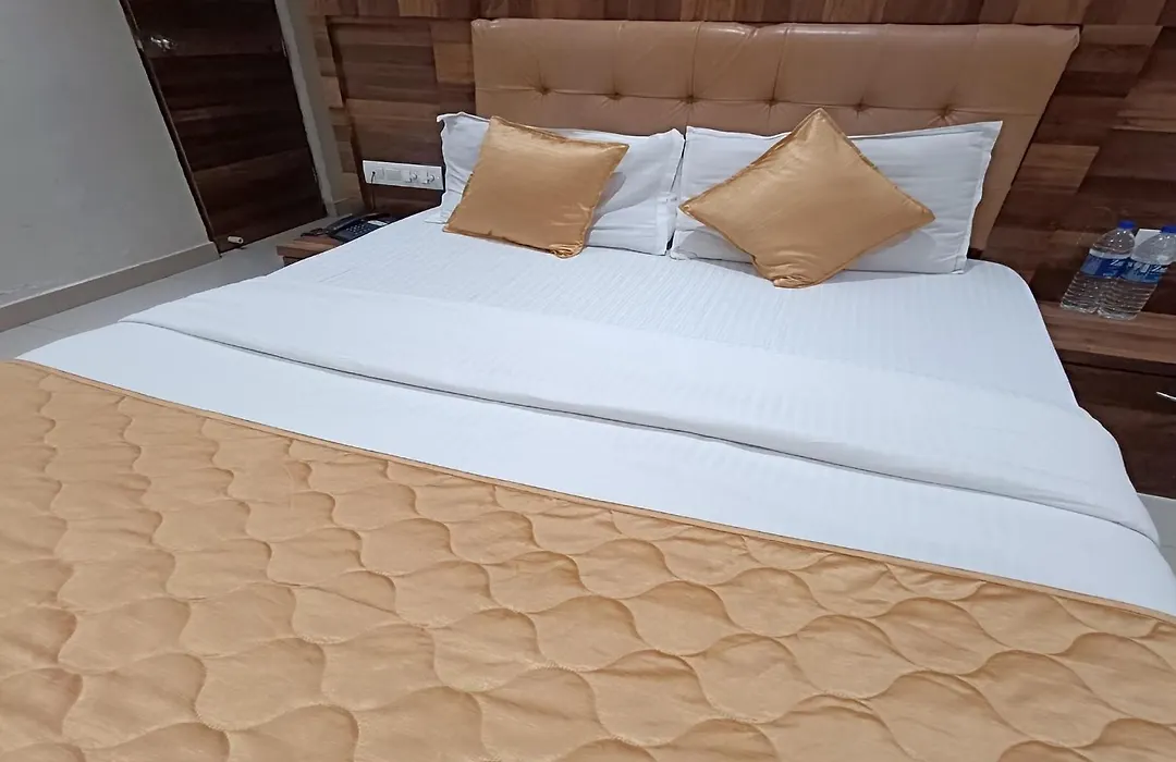 Rk Hotel-Near Grant Road Railway Station-1