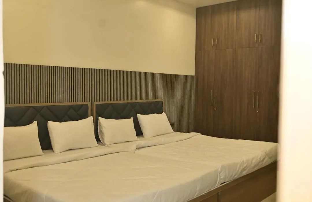 Hotel Green Crystal-1