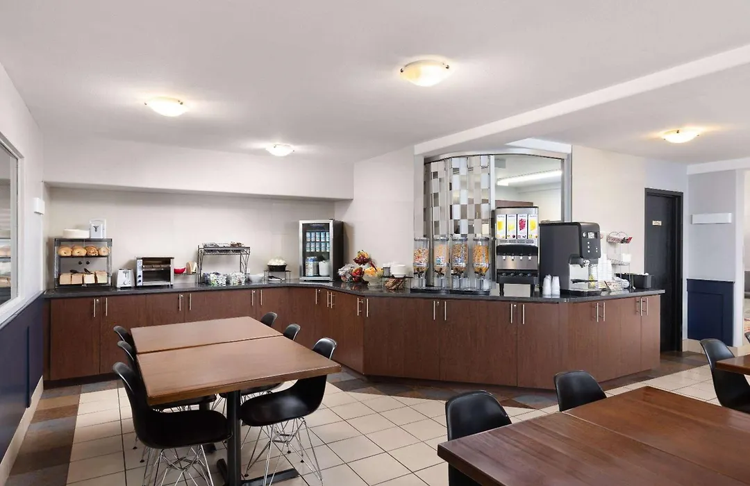 Super 8 By Wyndham St-Jerome-1