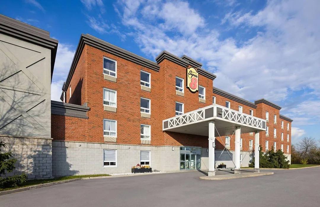 Super 8 By Wyndham St-Jerome-1